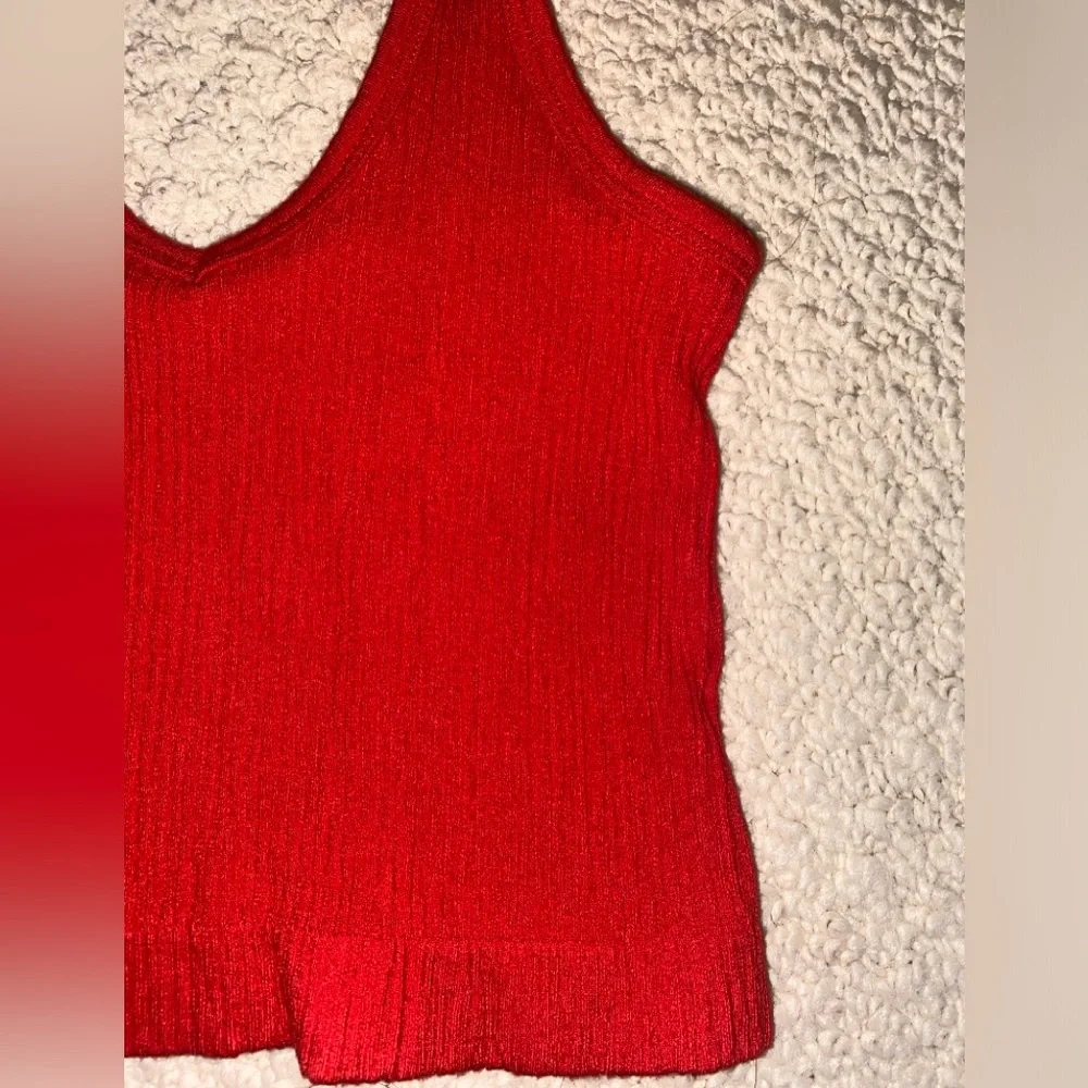 Red Top - Picture 4 of 5